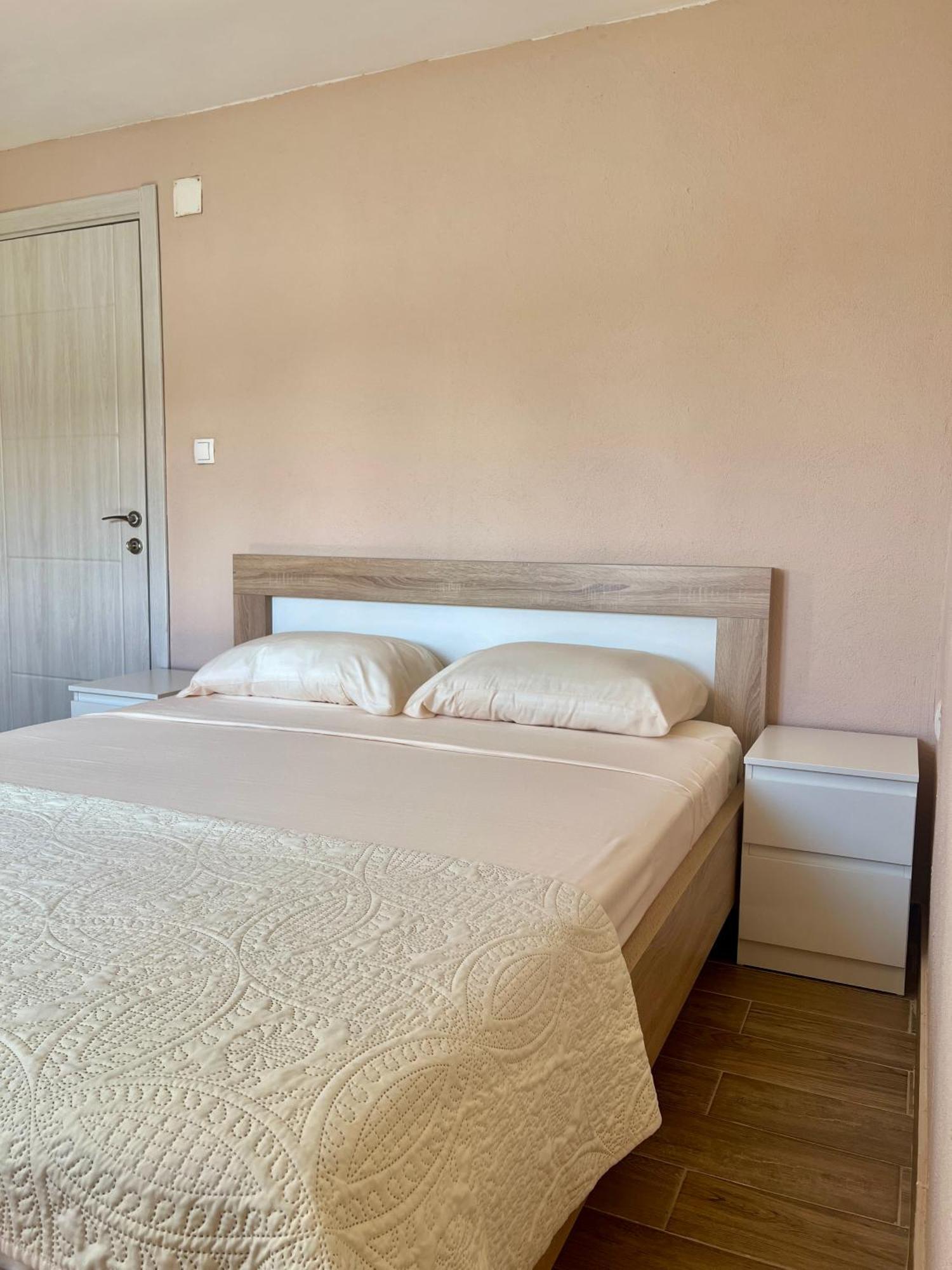 Lakeside Harmony Apartment Golubovci Екстер'єр фото