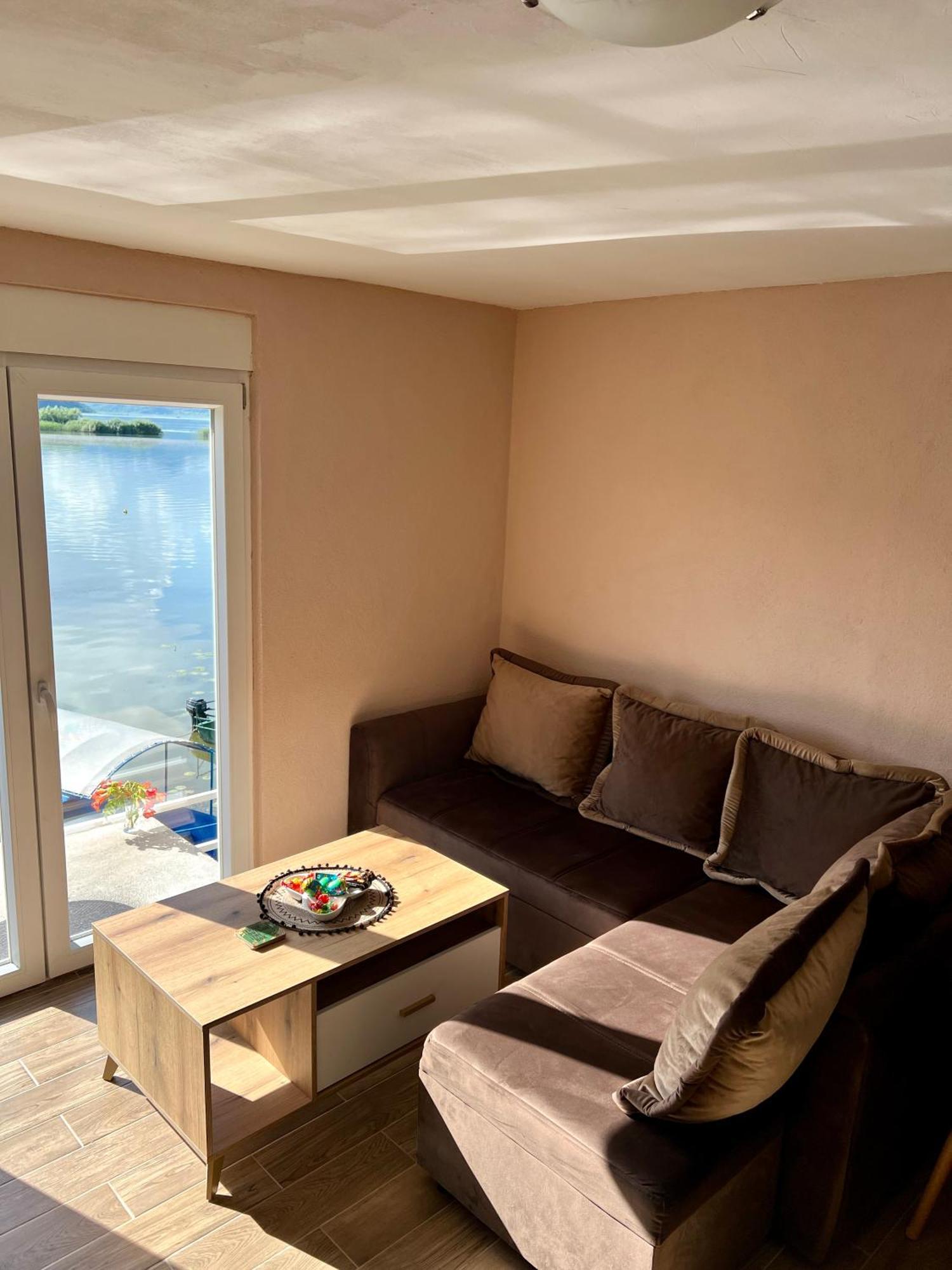 Lakeside Harmony Apartment Golubovci Екстер'єр фото