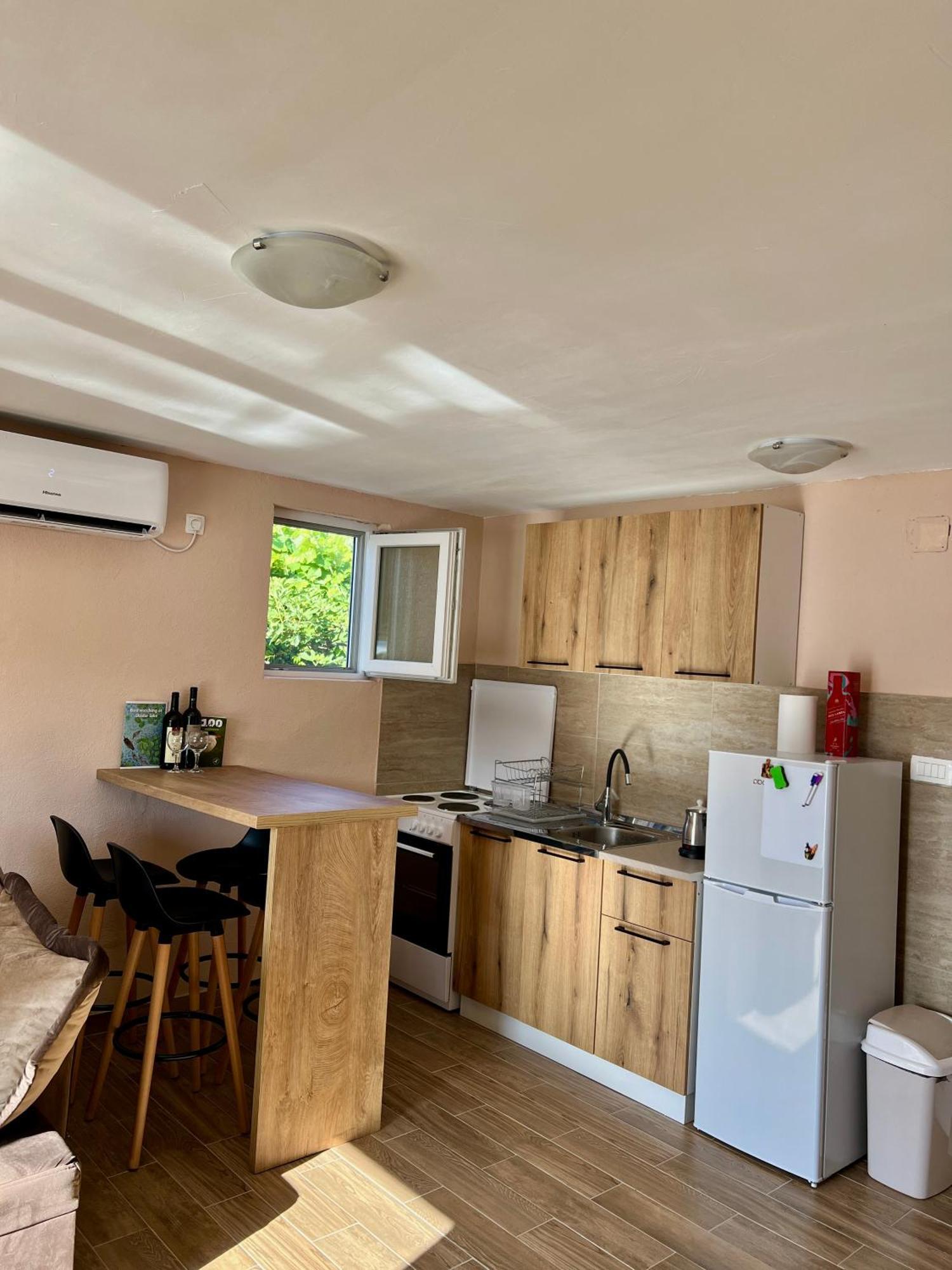 Lakeside Harmony Apartment Golubovci Екстер'єр фото