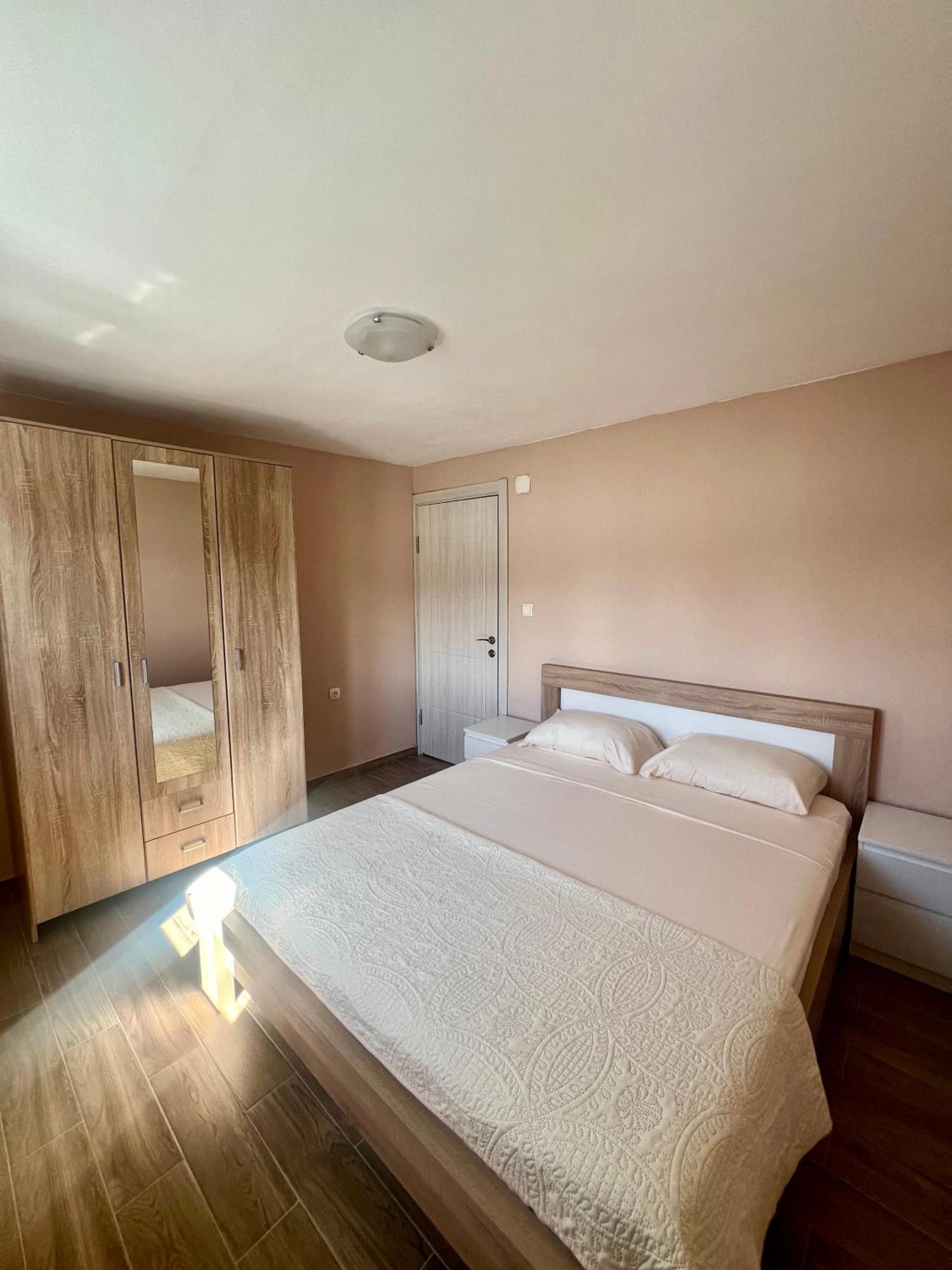 Lakeside Harmony Apartment Golubovci Екстер'єр фото