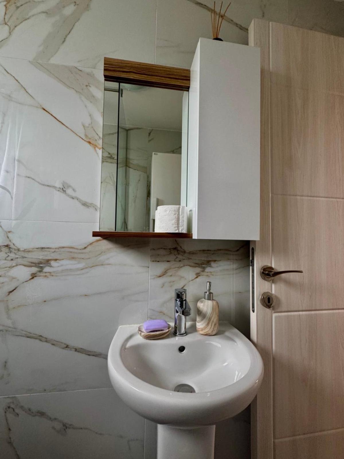 Lakeside Harmony Apartment Golubovci Екстер'єр фото