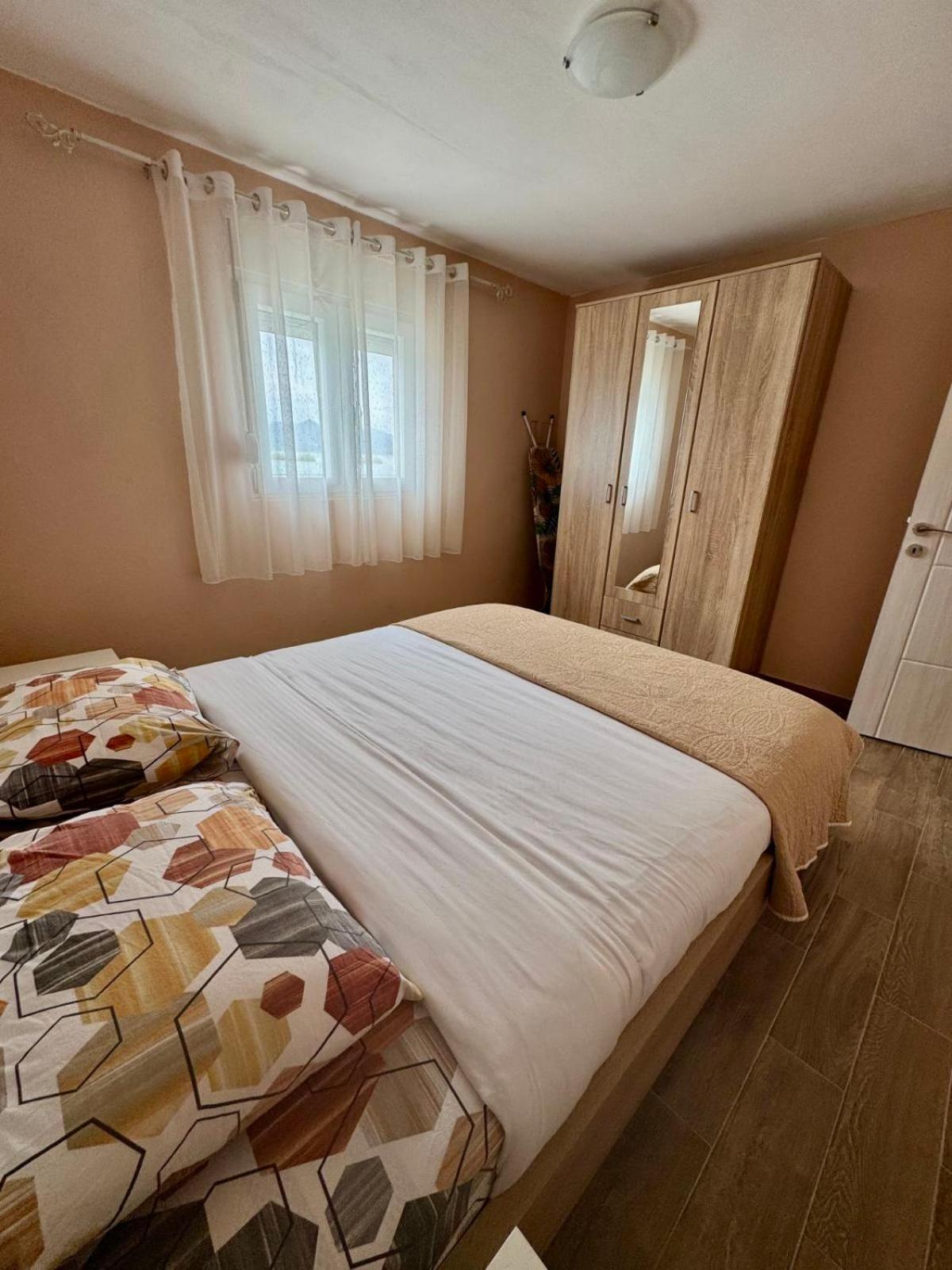 Lakeside Harmony Apartment Golubovci Екстер'єр фото